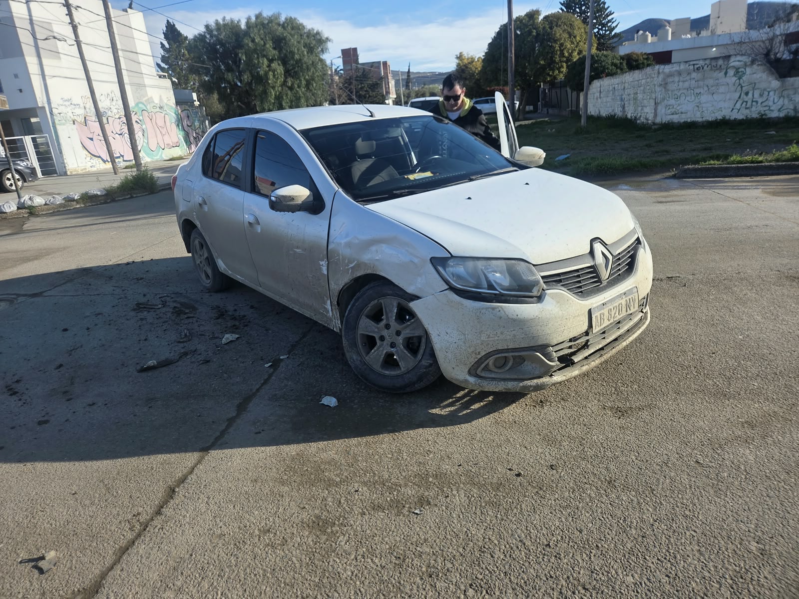 DOS AUTOMÓVILES PROTAGONIZARON UN COLISIÓN EN EL BARRIO PUEYRREDÓN