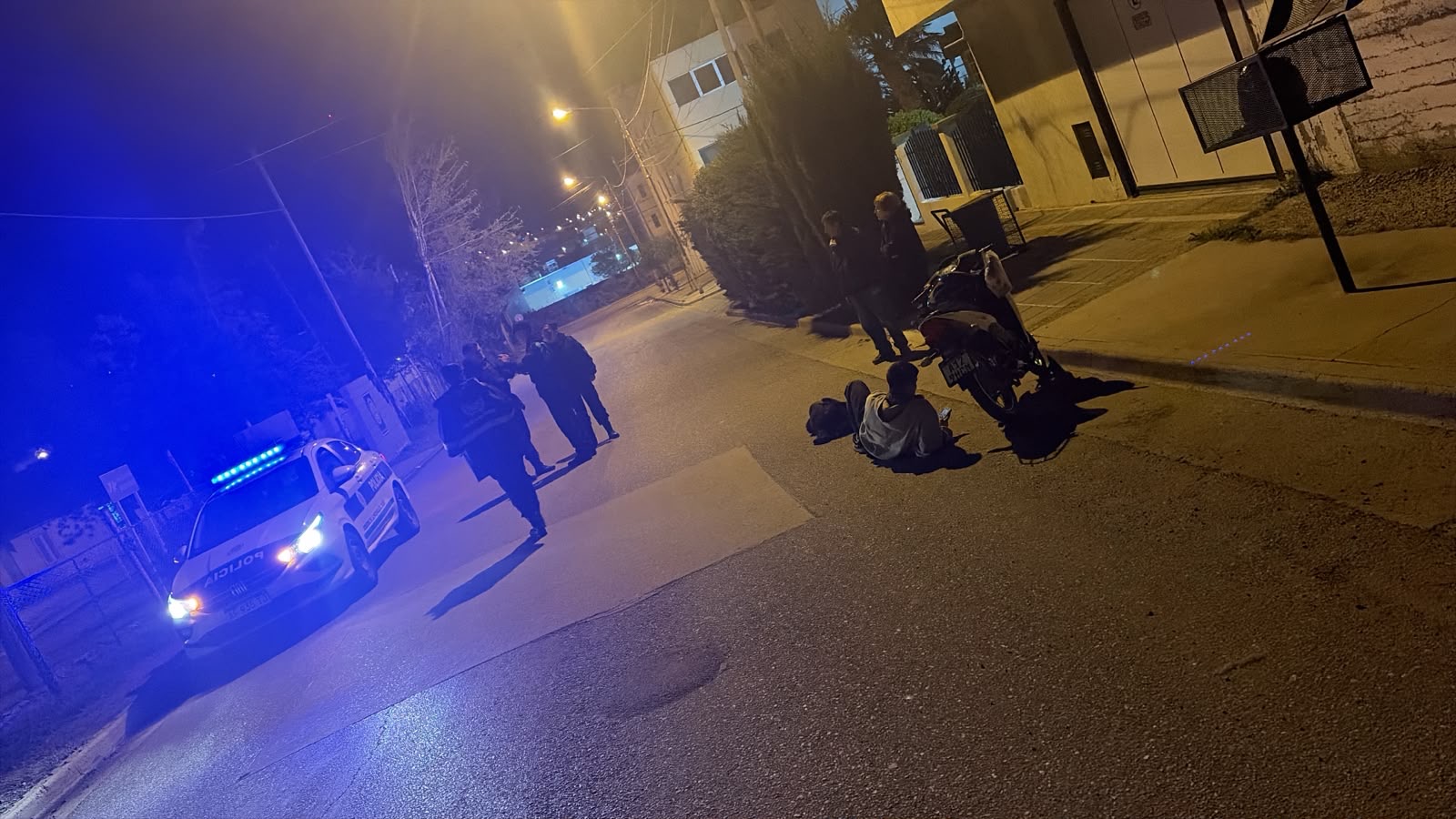 DESPISTE DE MOTO EN KM. 3: EL CONDUCTOR PERDIÓ EL CONTROL Y FUE ATENDIDO EN EL LUGAR