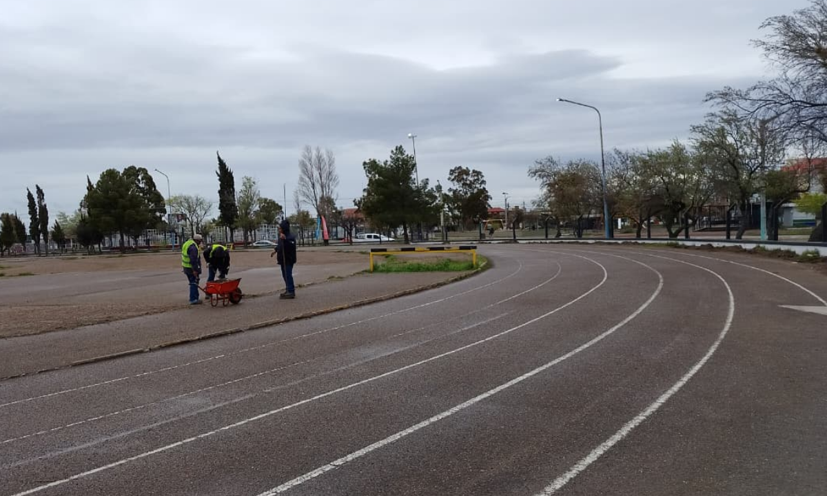 INVIRTIERON MÁS DE $2.900 MILLONES PARA LA INSTALACIÓN DE PISTA DE TARTÁN EN LA  PISTA DE ATLETISMO DE TRELEW